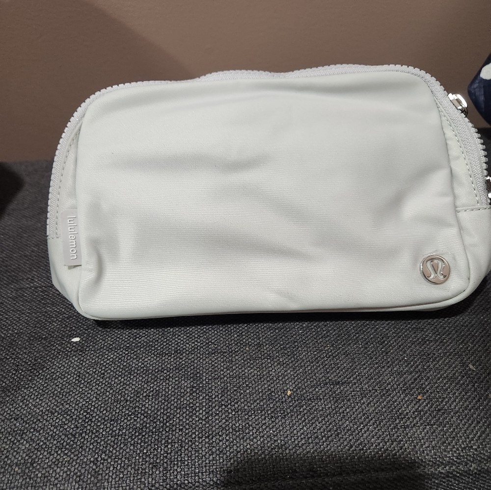 Lululemon Everywhere Belt Bag